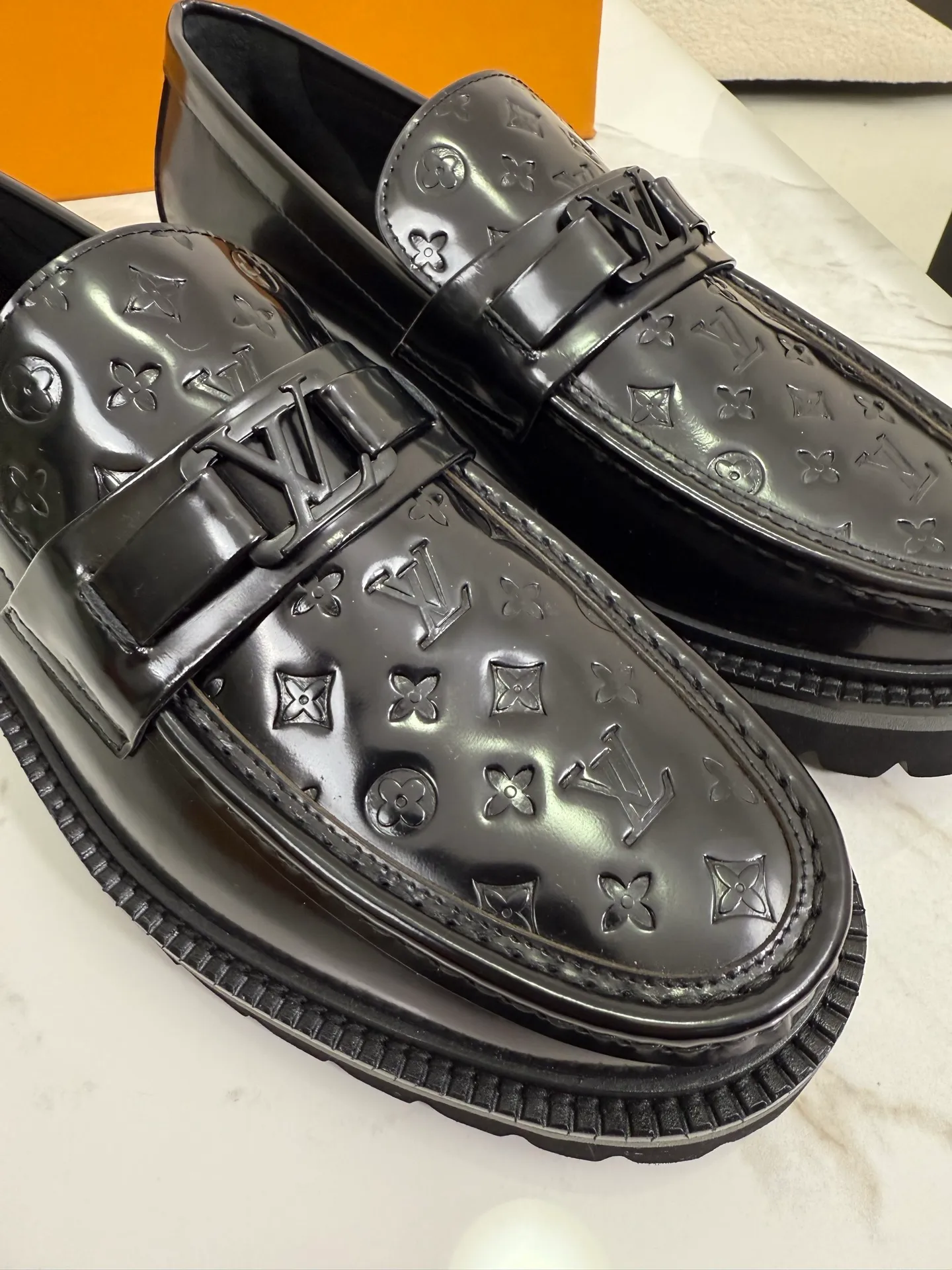 [L Family] Top P: 800💰 ▪️Size: 39-44 (38.45 custom-made) The top male god leather shoes Lv series are sold at the same time with original factory configuration, original cowhide fabric imported from Italy, soft and comfortable, imported water-dyed cow lining, soles: original ultra-light French foam outsole super comfortable, original factory with single goods 🔍🔍high quality, can be entered and exited at will, welcome to compare and synchronize.